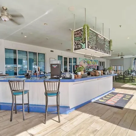 Family Friendly Condo In Heart Of Destin! Resort Style Pool, Tennis Courts Minutes From Beach
